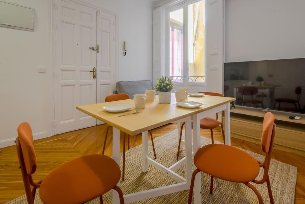 Petite E Chic Loft Para 3 En El Corazon De Madrid Exterior foto