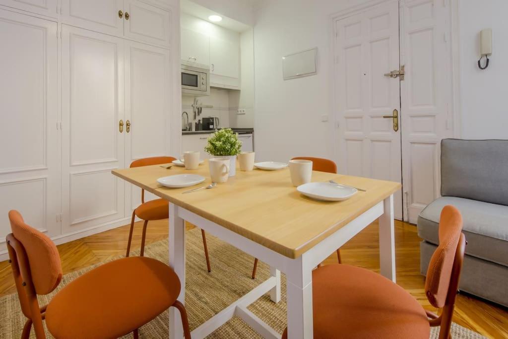Petite E Chic Loft Para 3 En El Corazon De Madrid Exterior foto