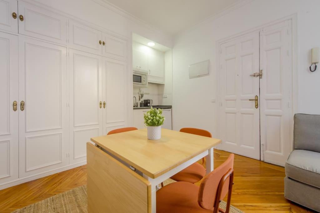 Petite E Chic Loft Para 3 En El Corazon De Madrid Exterior foto